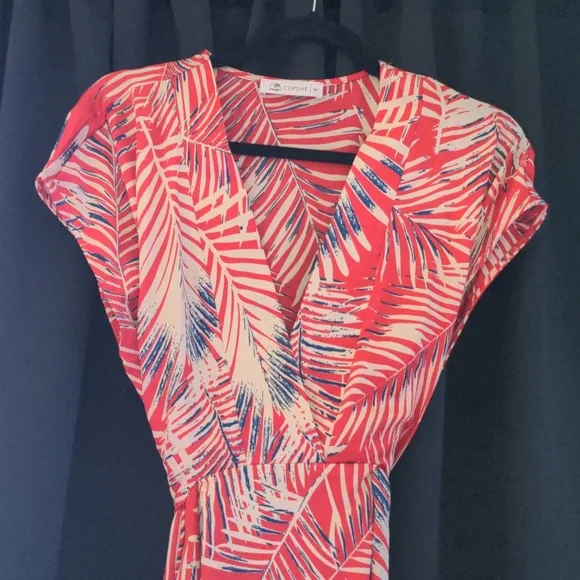 Red Leaf Print Tie Flowy Dress - Picture 5 of 7